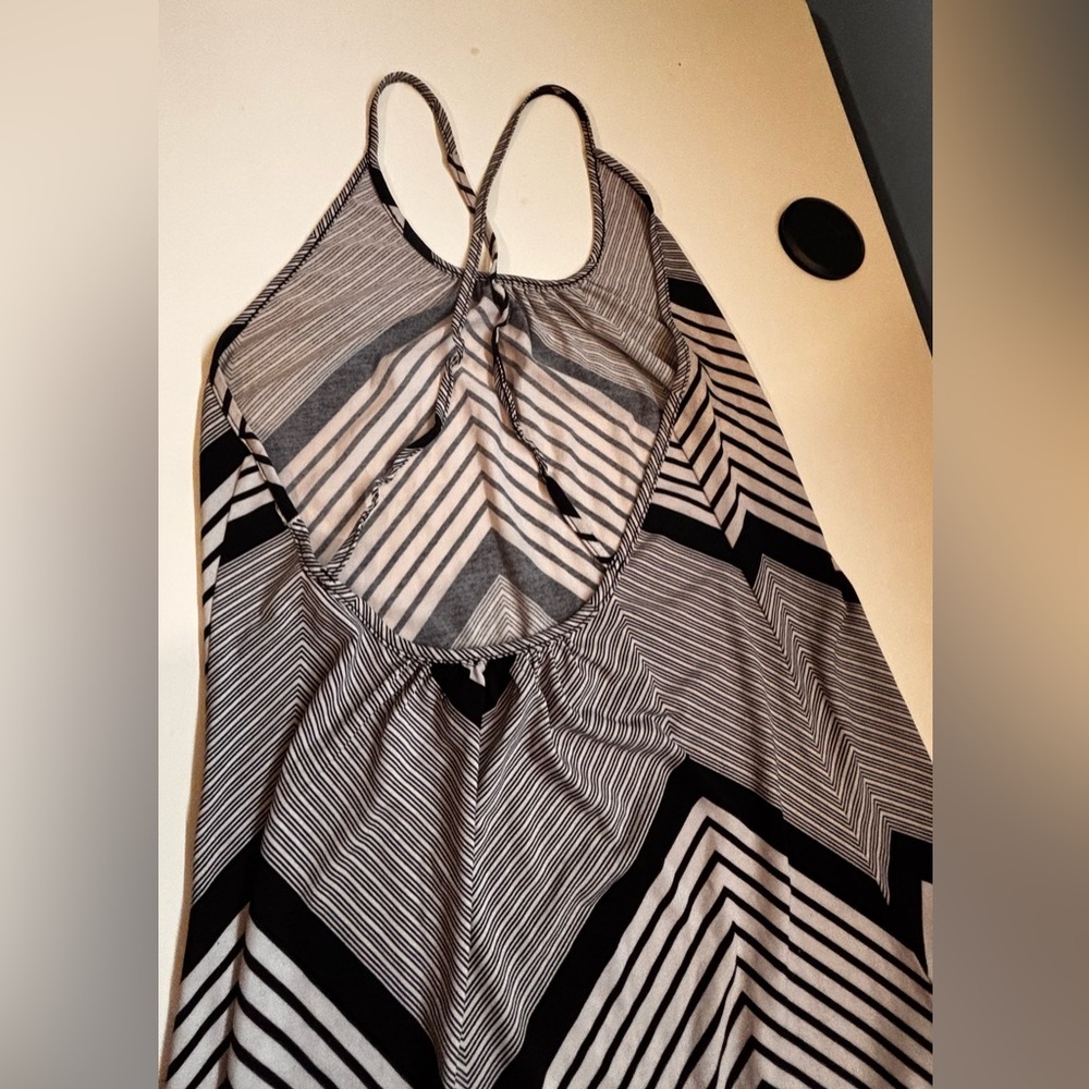 Open Back Chevron Pattern Maxi Dress XS/S no tag - Picture 3 of 5
